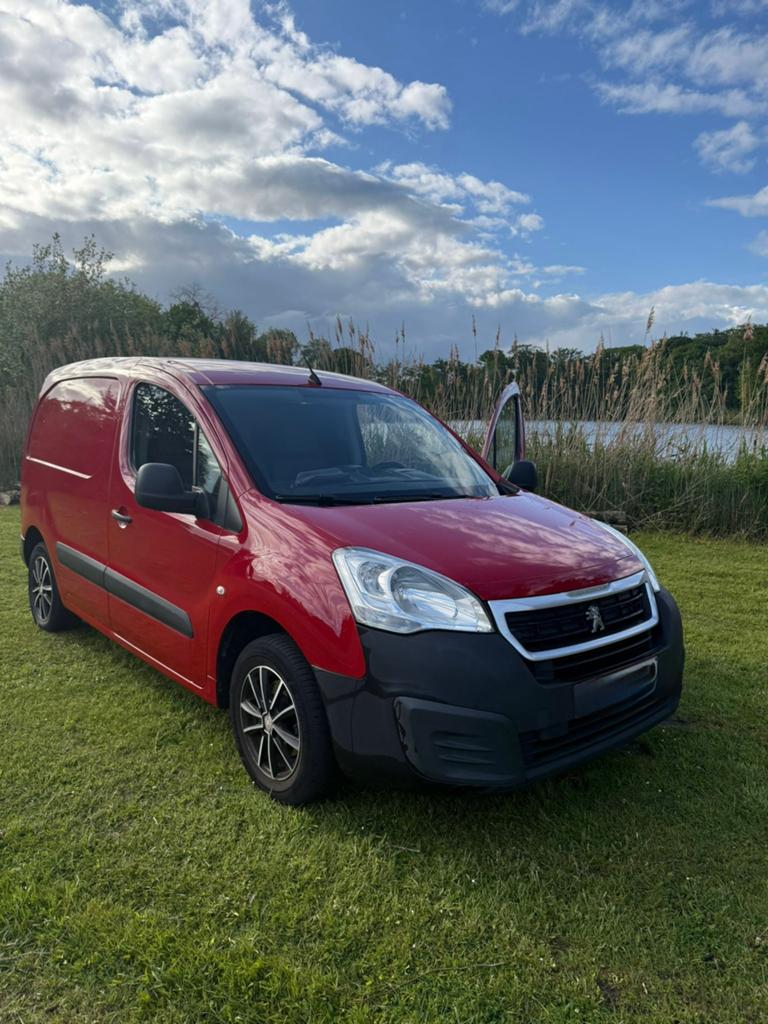 Peugeot Partner Utilitaire 2016 – 295.000 km – Euro 5, Autos, Camionnettes & Utilitaires, Particulier, Bluetooth, Peugeot, Diesel