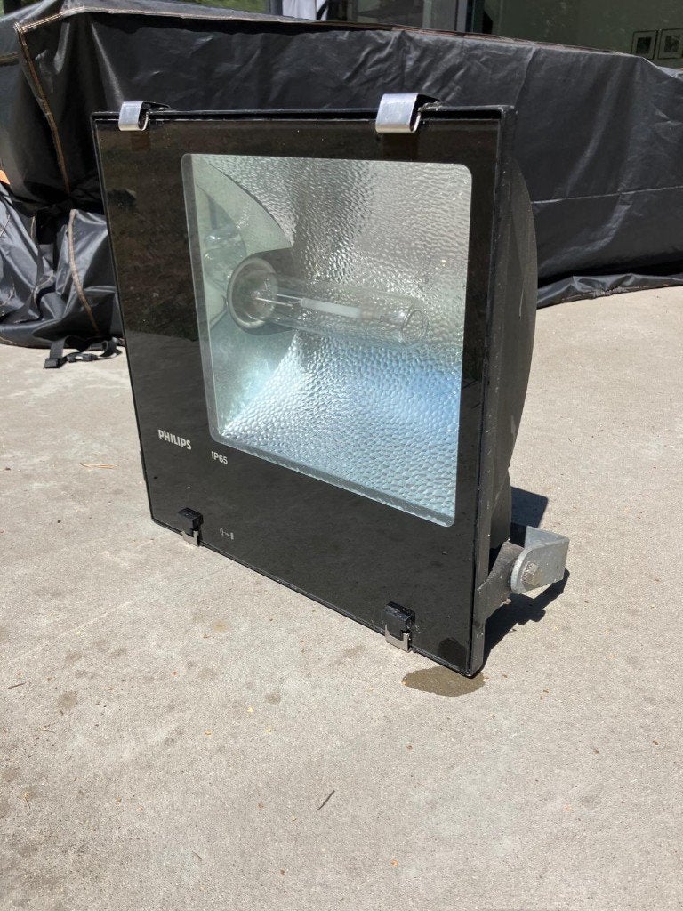 Industrie des lampes, Enlèvement