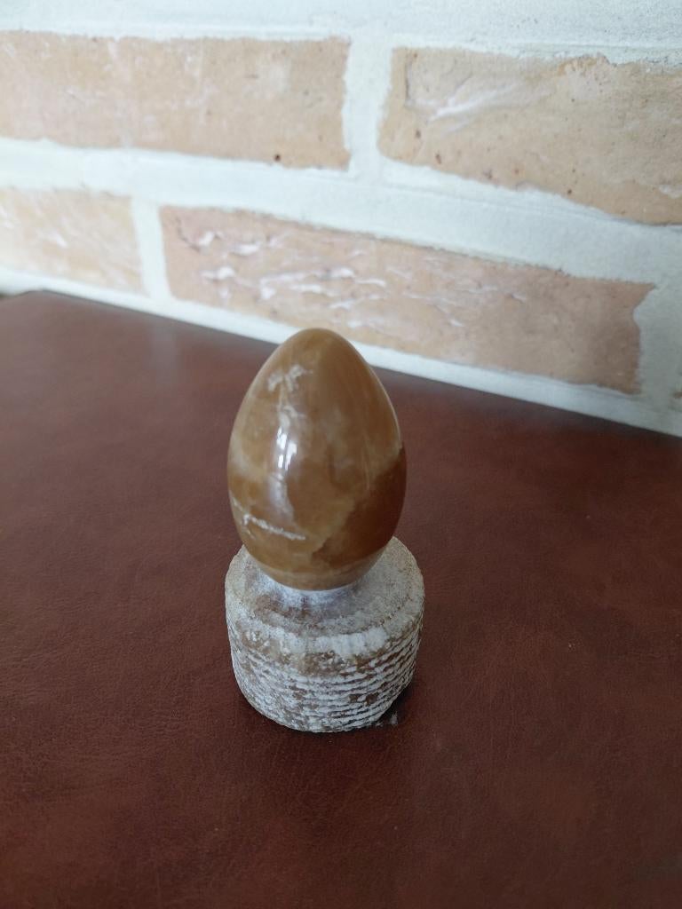 MARMEREN EI OP SOKKEL, Ophalen
