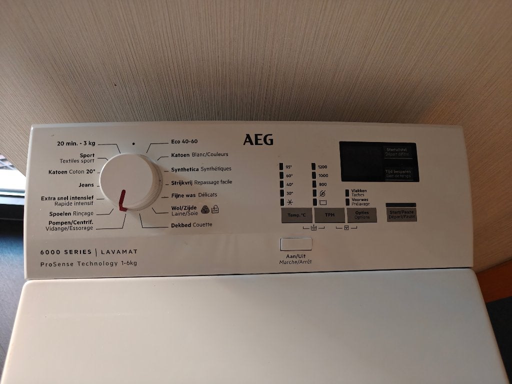 WASMACHINE AEG, 1200 à 1600 tours, 4 à 6 kg, Comme neuf, Enlèvement