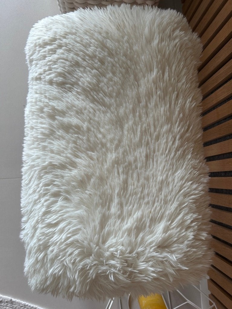 Teddy kruk / voetenbankje crème – houten poten – fluffy, Ophalen, Hout, Minder dan 50 cm, Boho