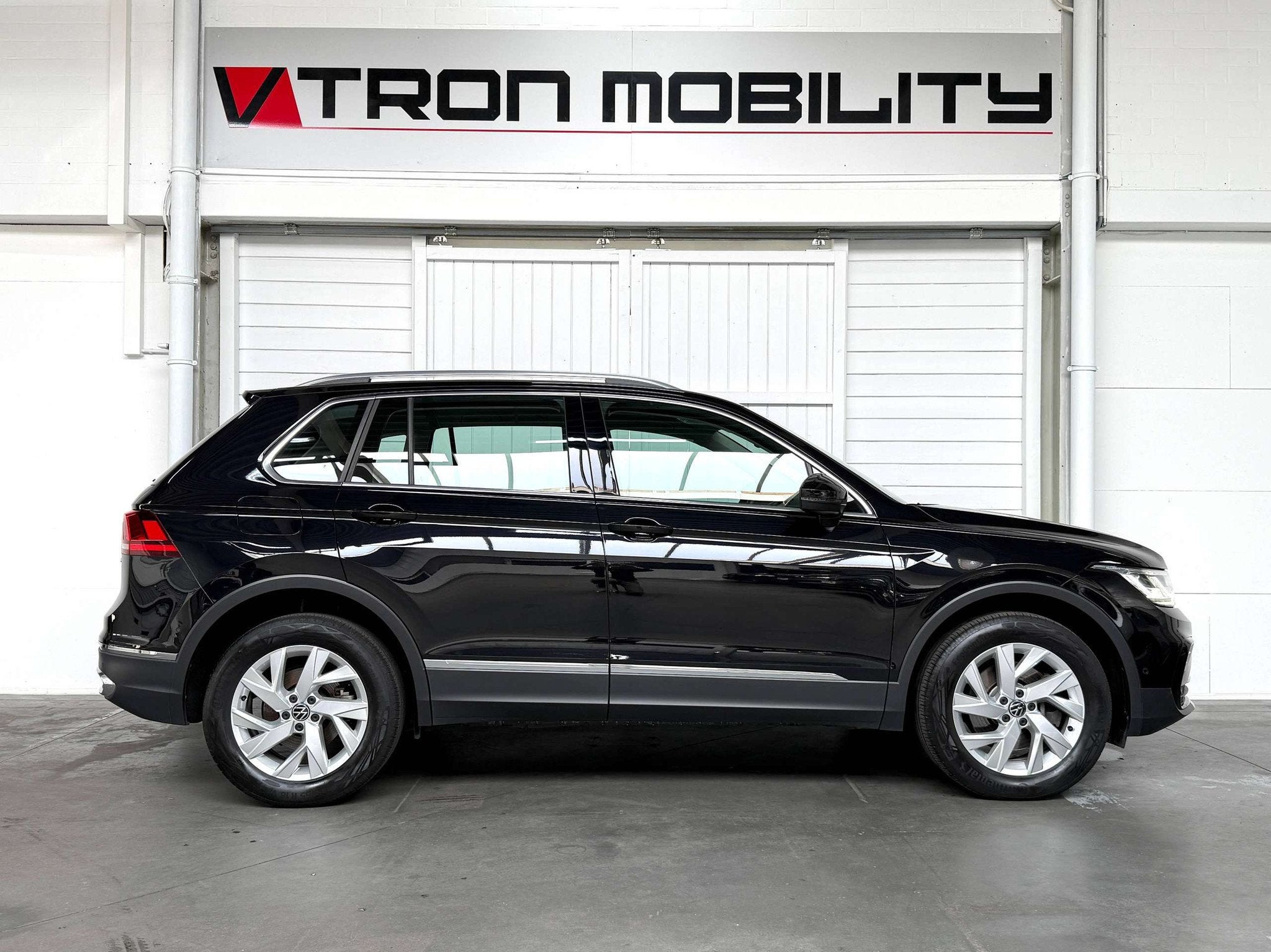 Volkswagen Tiguan Tiguan eHybrid 1.4 Elegance DSG (180 kW) C, 1395 cm³, Achat, Entreprise, Noir