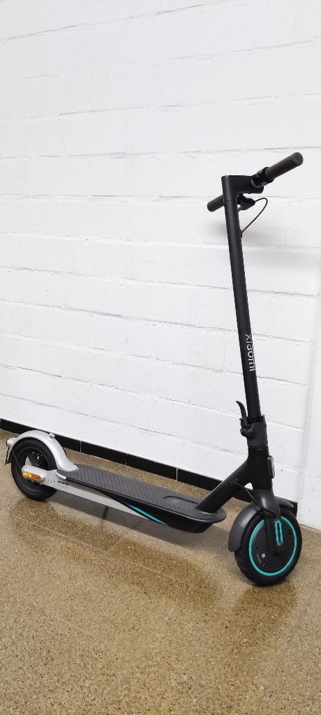 Trottinette électrique Xiaomi Pro 2 AMG Mercedes, Vélos & Vélomoteurs, Trottinettes, Comme neuf, Step électrique (E-scooter), Enlèvement