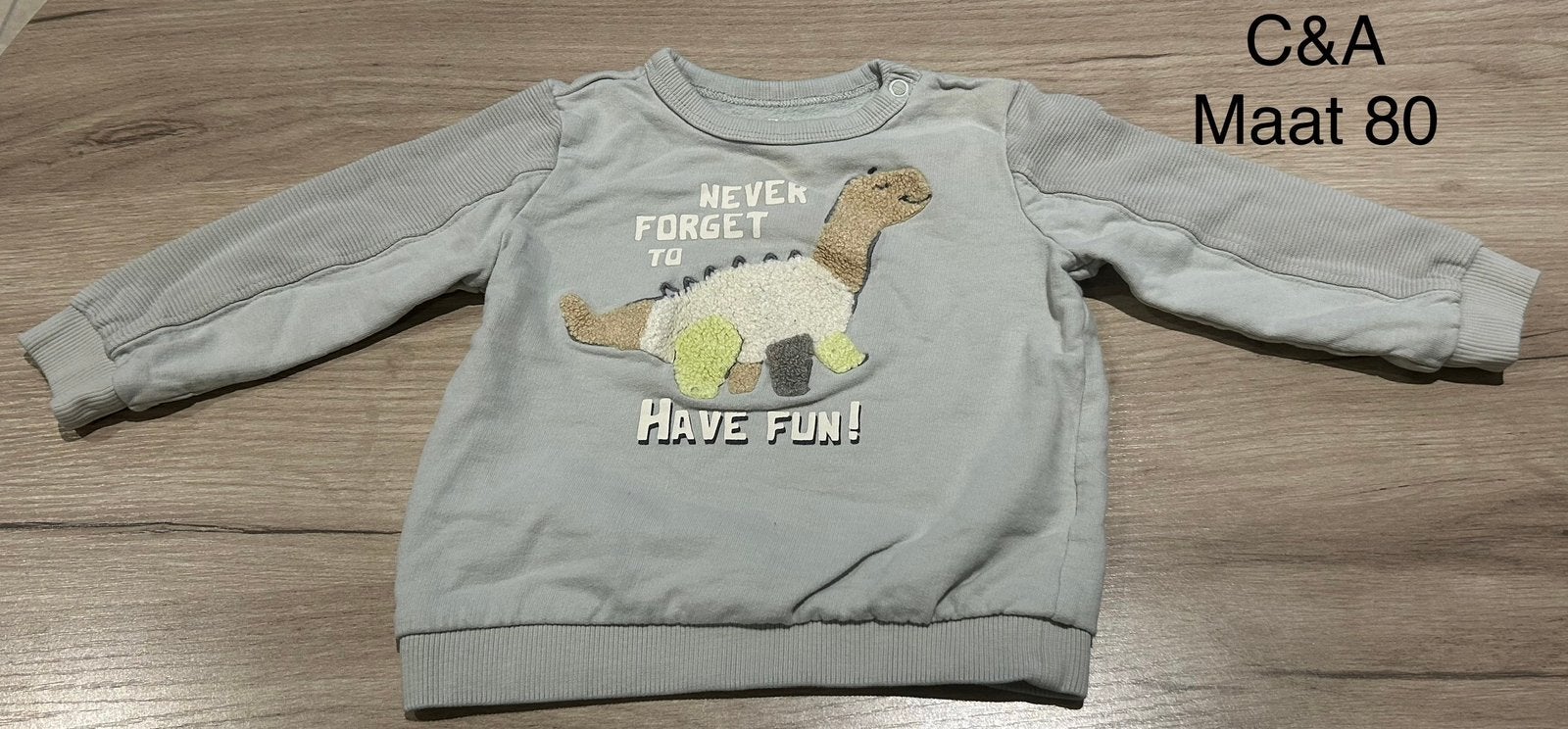 Trui met dino (C&A, maat 80), Ophalen of Verzenden, Zo goed als nieuw, Truitje of Vestje
