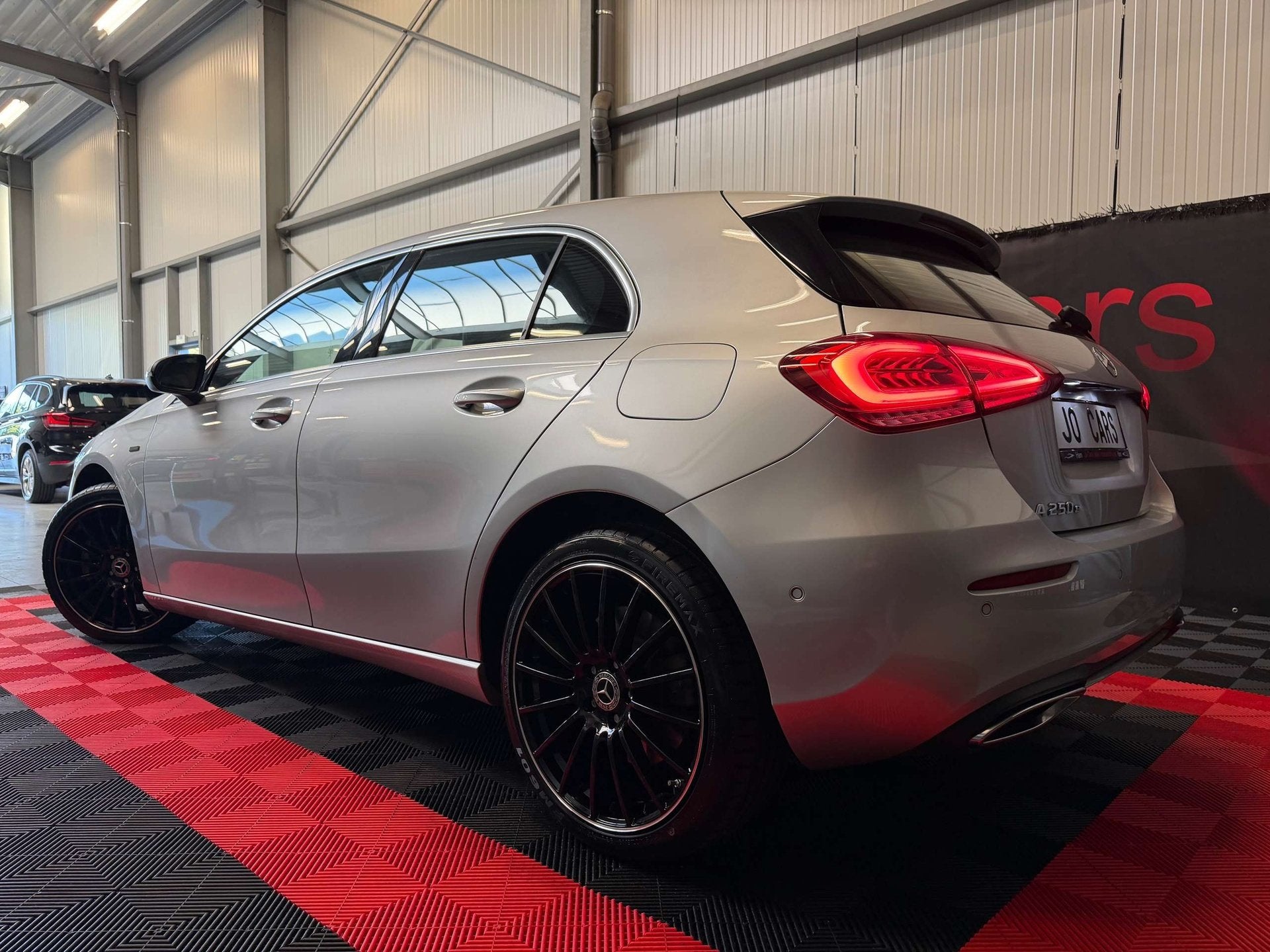 Mercedes-Benz A 250 e PHEV/Sport/19inc/Led/Camera/Leder/Zv/C, Auto's, Automaat, Geheel digitaal combi-instrument, Gebruikt, 4 cilinders