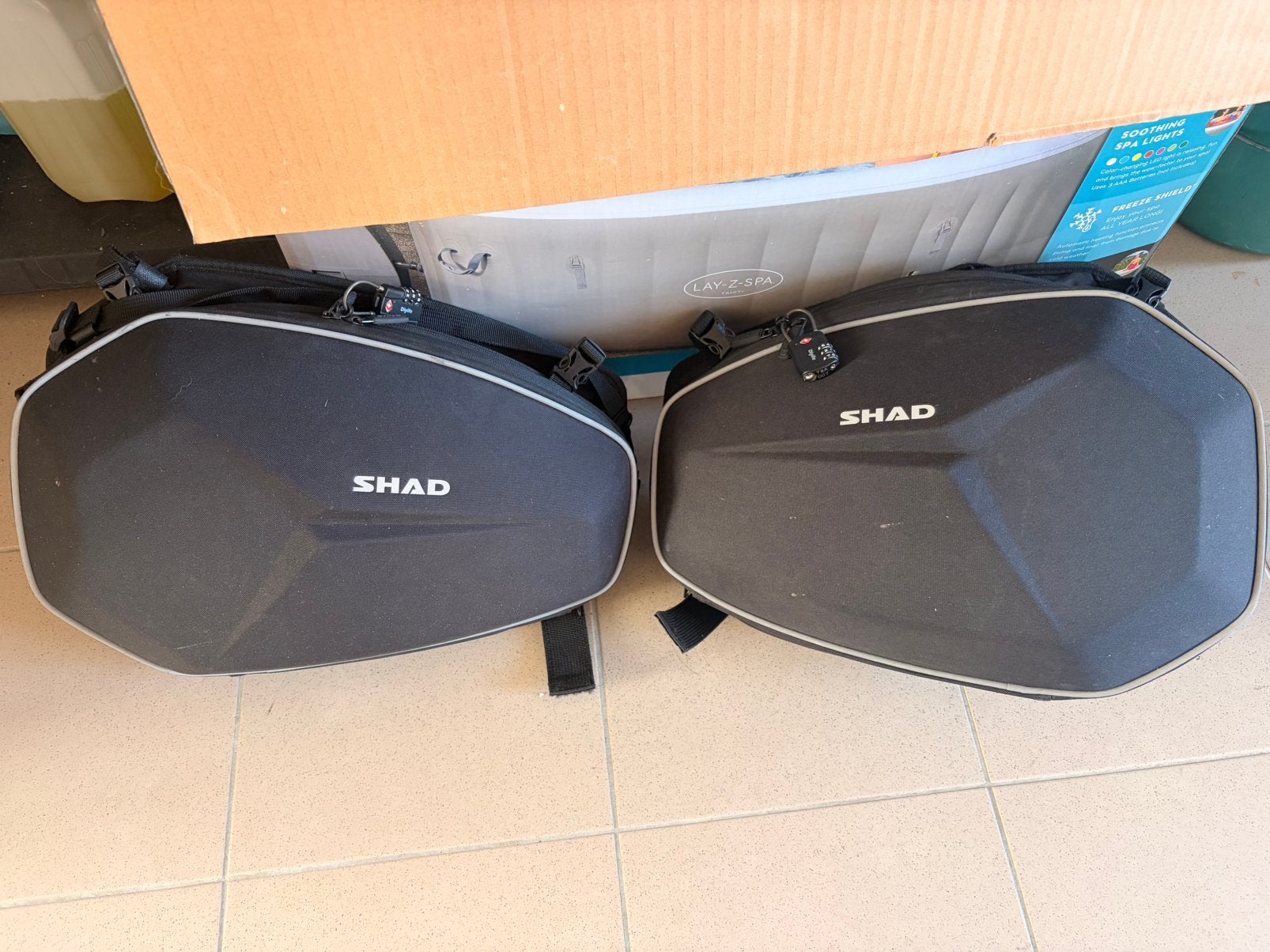 Sacoches Shad et lit de fixation, Motoren, Ophalen, Zo goed als nieuw