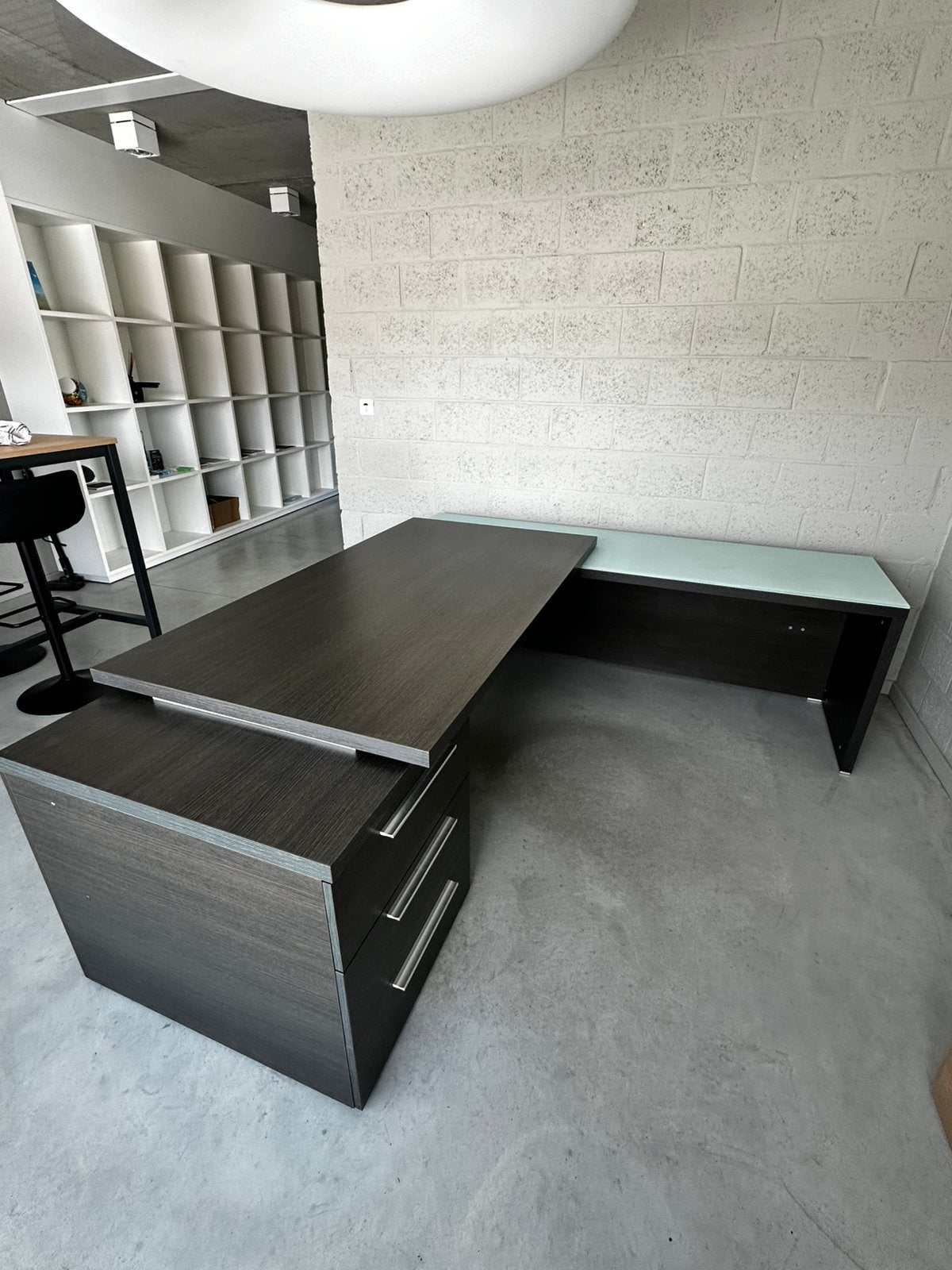 Grote hoekbureau in zeer goede staat, Huis en Inrichting, Bureaus, Ophalen, Zo goed als nieuw, Hoekbureau