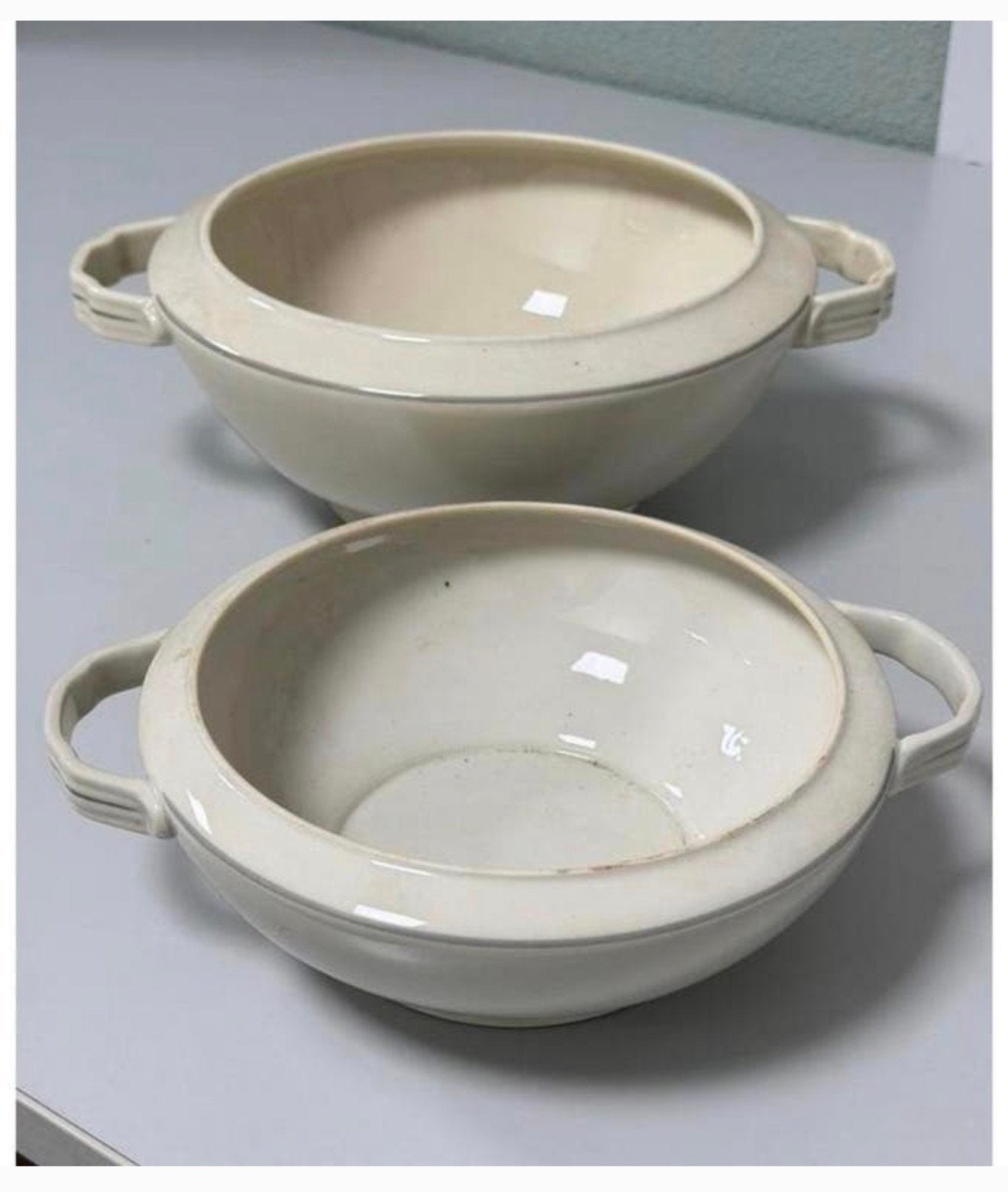 2 terrines/plats en porcelaine Vintage MGC - Tchécoslovaquie, Antiquités & Art, Antiquités | Plateaux, Enlèvement ou Envoi