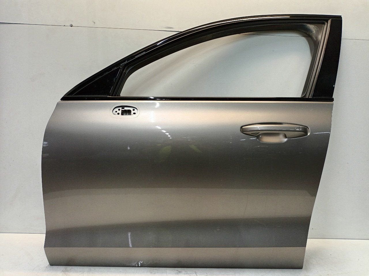 Portier links voor Volvo V60, Onderdelen@venauto.nl, Van der Ven Autorecycling B.V., Gebruikt, Ettenseweg 76, 4706 PB Roosendaal, The Netherlands