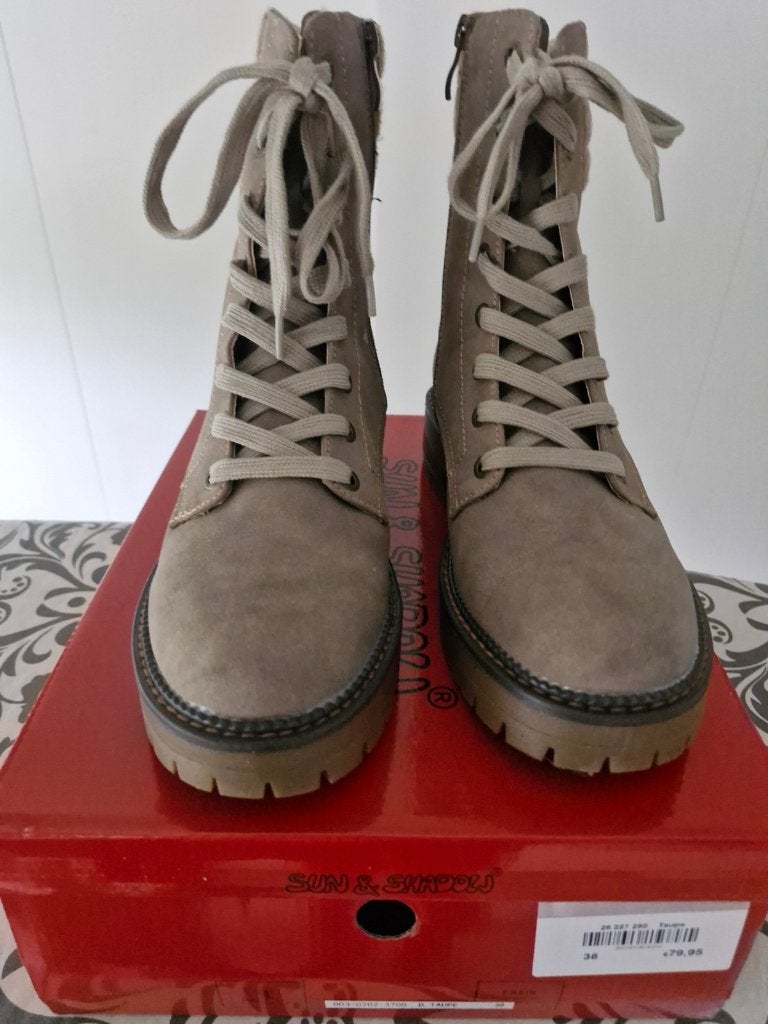 Warm gevoerde boots met rits, maat 38, Beige, Lage of Enkellaarzen, Nieuw, Ophalen of Verzenden