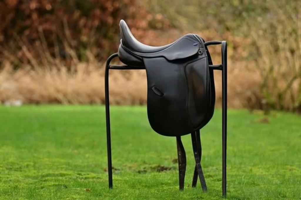 Selle de dressage Euroriding Achat 17 pouces, Animaux & Accessoires, Chevaux & Poneys | Selles, Enlèvement ou Envoi, Comme neuf
