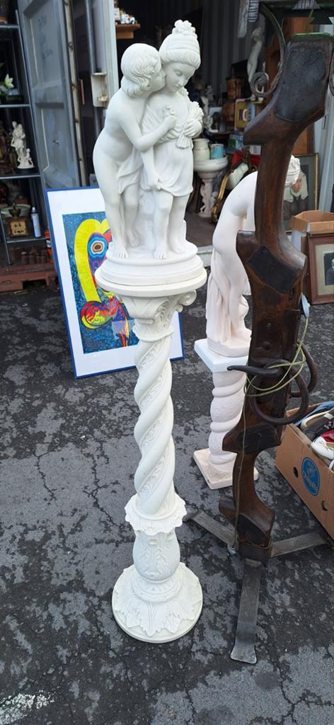 Fantastique colonne signee avec statue signee, Divers, Enlèvement