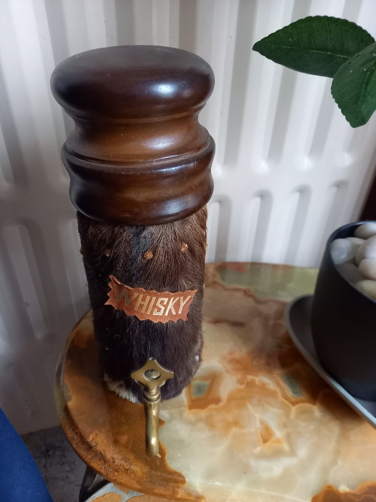 bouteille whisky recouverte peau, Antiquités & Art, Enlèvement