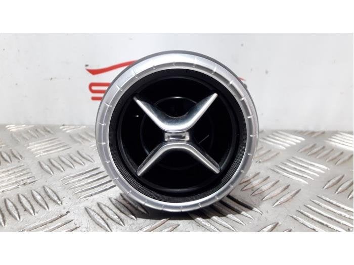 Grille aération tableau de bord d'un Mercedes CLA, 3 mois de garantie, Utilisé, -, -