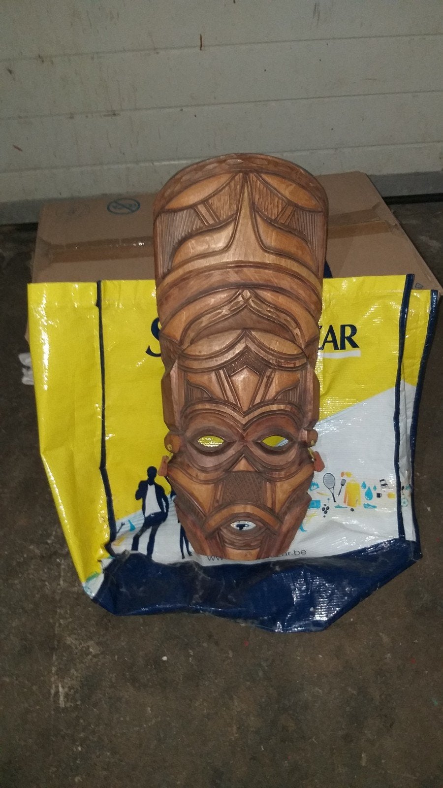 Afrikaans masker, Ophalen