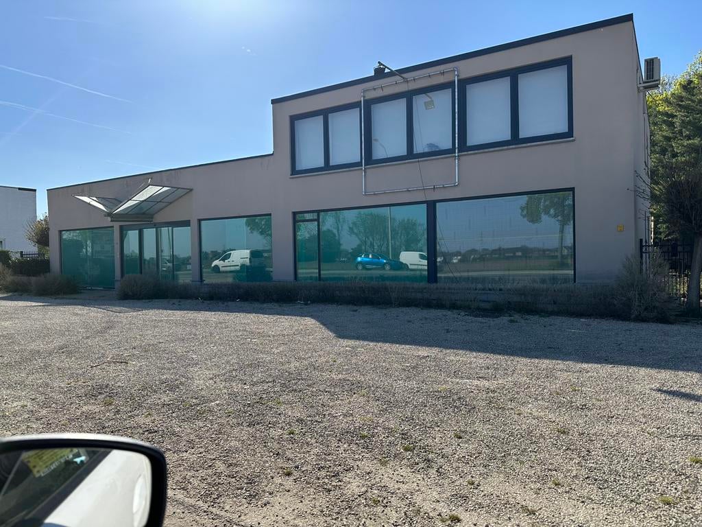 Winkel pand met wonnig tehuur maasmechelen rijksweg 52, Huur, Showroom