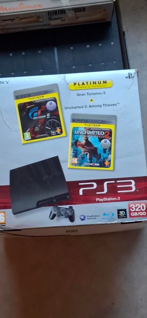 PS3 avec 2 manettes + 5 jeux