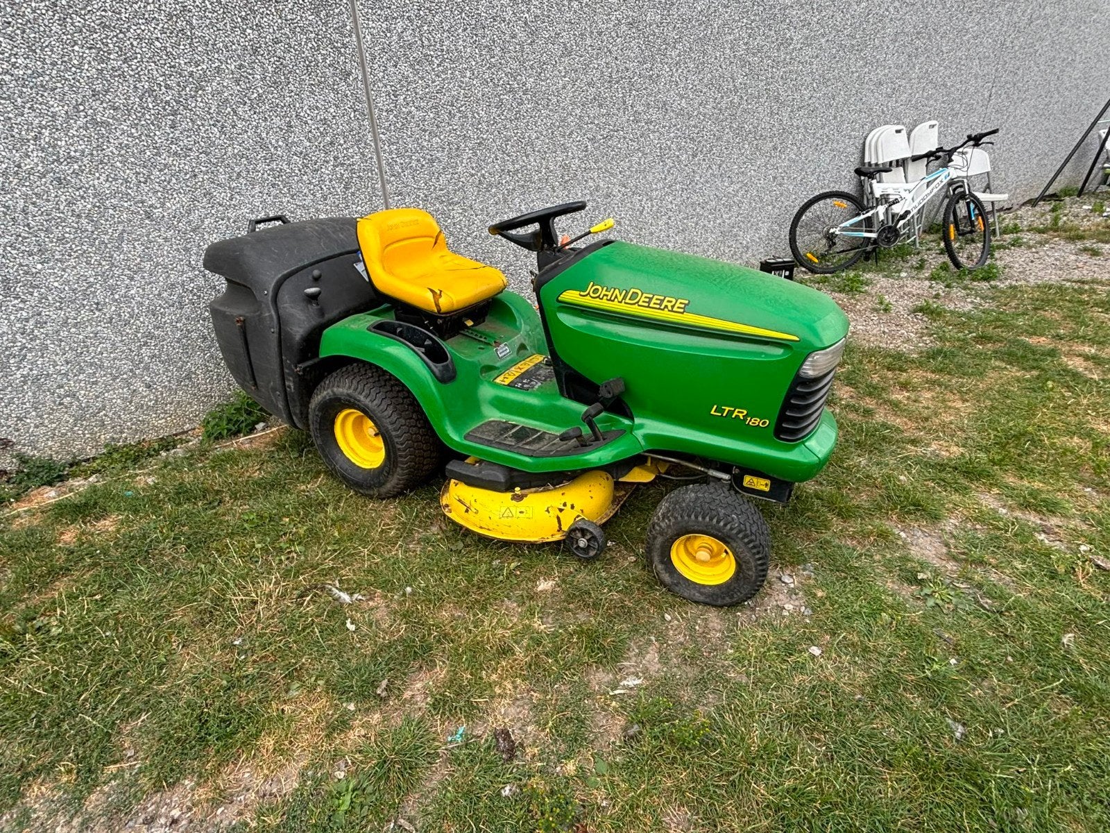plusieurs tracteurs tondeuse, Enlèvement