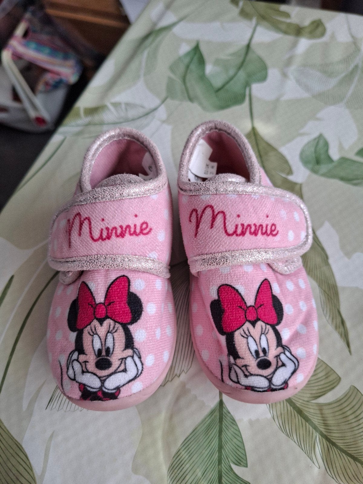 Pantoufle Minnie Mouse taille 21, Neuf, Enlèvement, Pantoufles, Minnie mouse