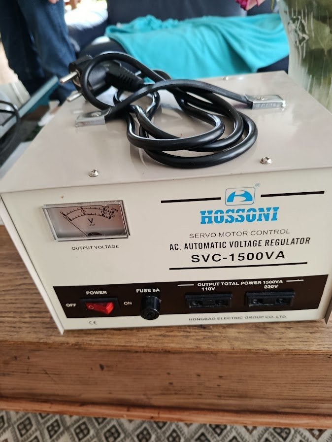 Transfo Hossoni 110 <-> 220 Volts, Doe-het-zelf en Bouw, Elektriciteit en Kabels, Ophalen, Gebruikt