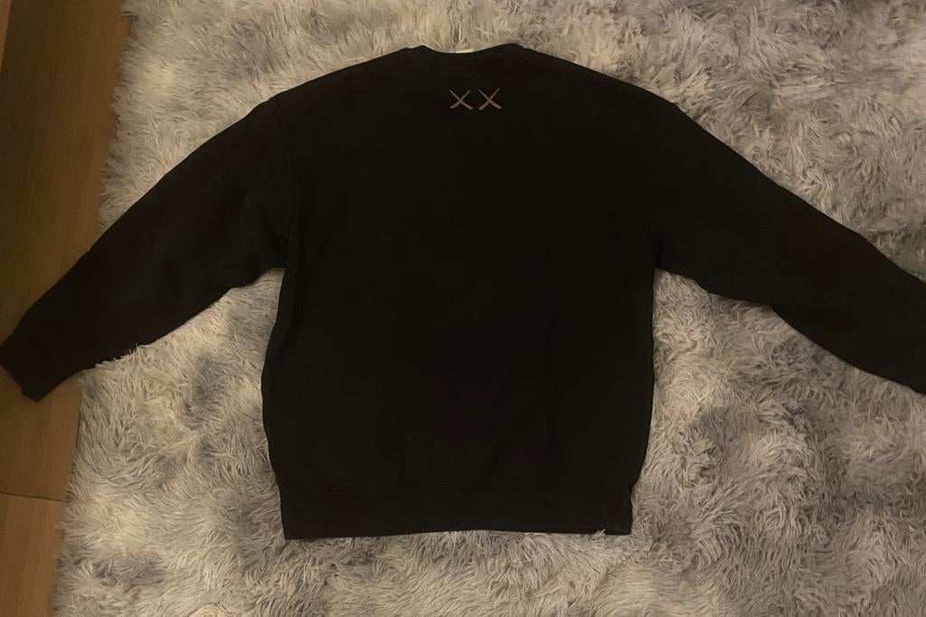 Pull kaws x Uniqlo, Envoi, Comme neuf, Taille 48/50 (M), Noir