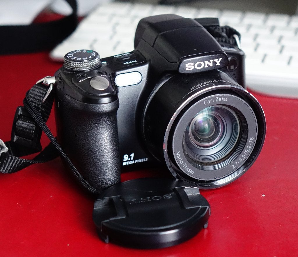 Sony H-50 Bridge camera 31-465mm goede staat, Ophalen of Verzenden, Zonnekap, Sony