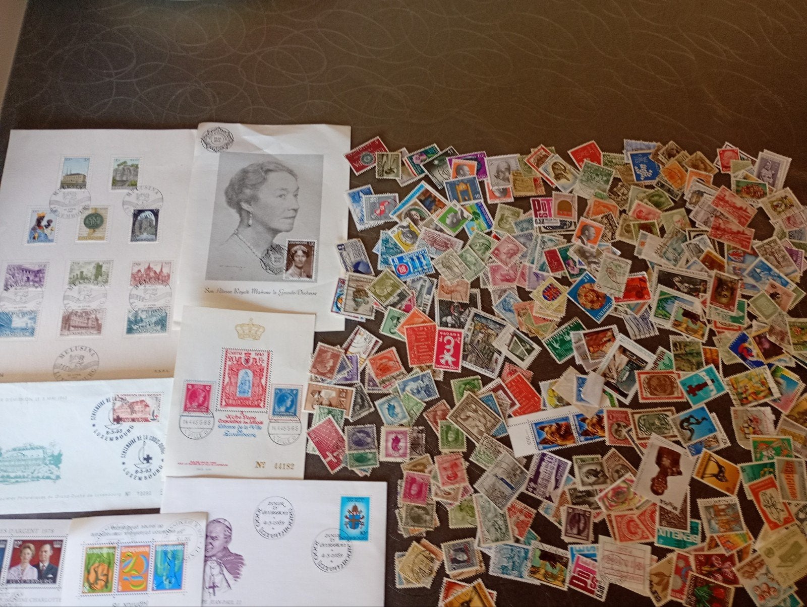 R16) mooie partij postzegels Luxemburg, Ophalen of Verzenden