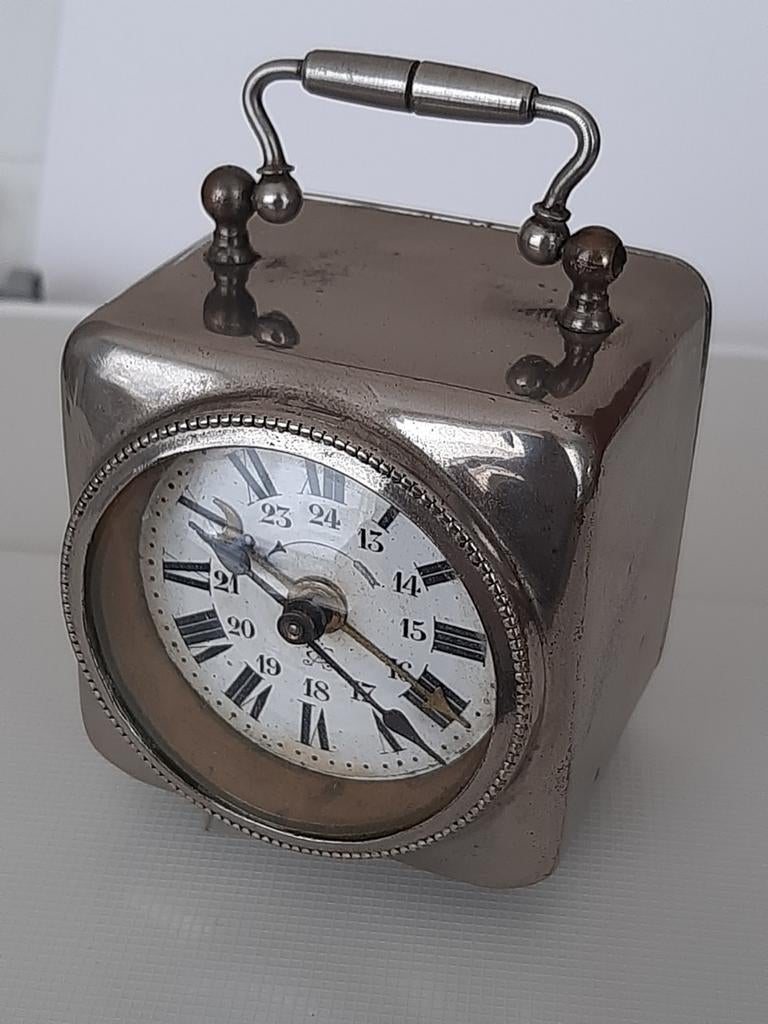 petite Horloge réveil d'officier1927 en métal chromé, Antiquités & Art, Antiquités | Horloges, Enlèvement ou Envoi