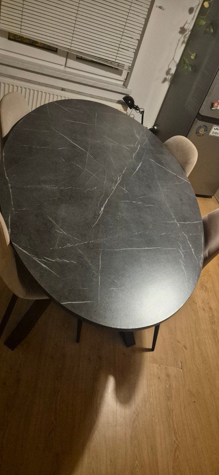 tafel en stoelen, Ophalen, 50 – 75, 50 tot 100 cm, 150 tot 200 cm