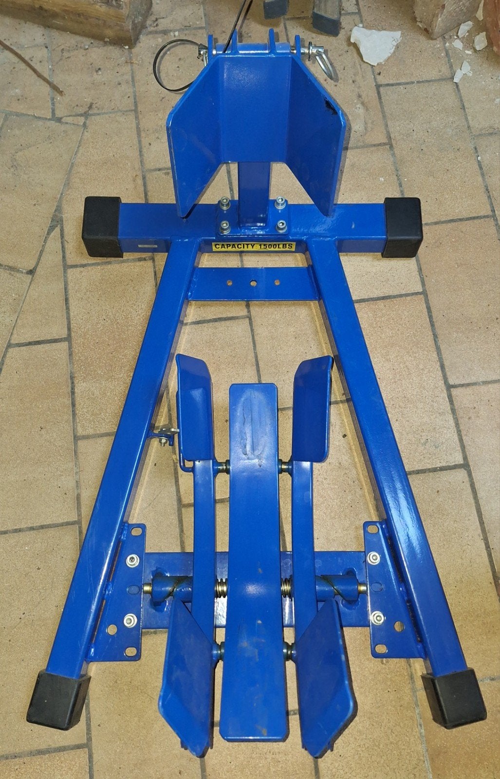 wielklem 1500 LBS, Motoren, Ophalen