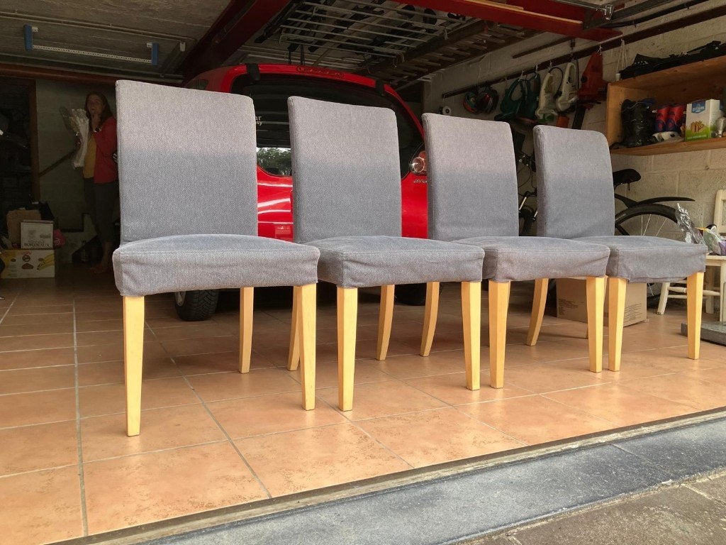 4 chaises, housses grises ET blanches - Ikea henriksdal, Maison & Meubles, Bois, Comme neuf, Brun, Enlèvement