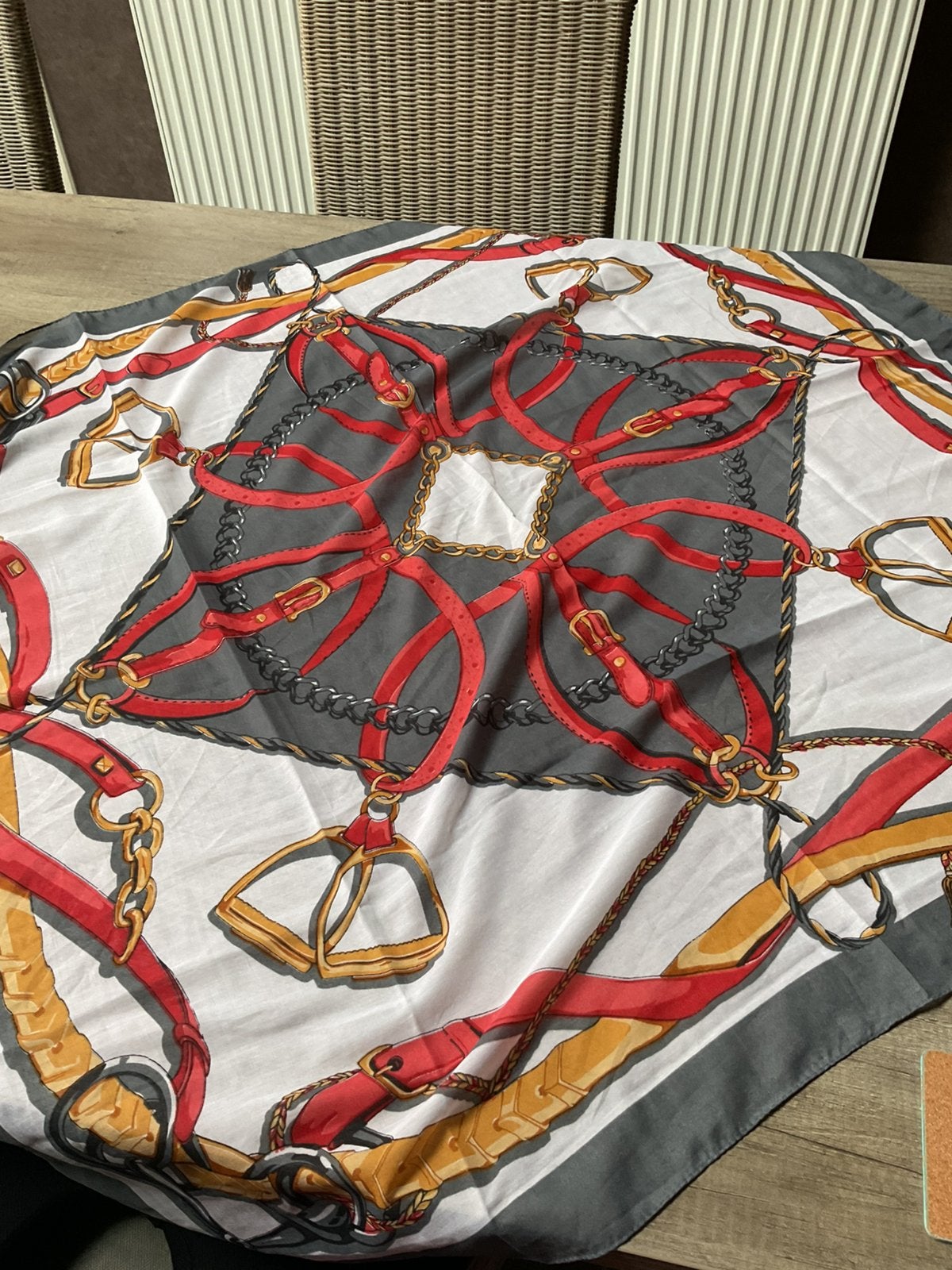 Nieuwe damessjaal 110x100, Kleding | Dames, Mutsen, Sjaals en Handschoenen, Ophalen of Verzenden, Nieuw, Sjaal
