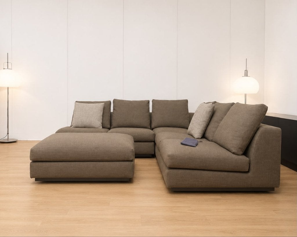 ZGAN Minotti Andersen Hoekbank Taupe + Hocker - NP €35.000, Huis en Inrichting, Zetels | Zetels, Hoekbank, 300 cm of meer, Ophalen of Verzenden