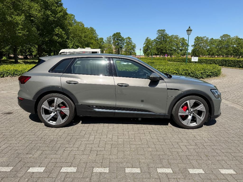 Audi Q8 e-tron 50 quattro S line | Matrix  | 360, Autos, Audi, Cuir, Argent ou Gris, Achat, 1800 kg
