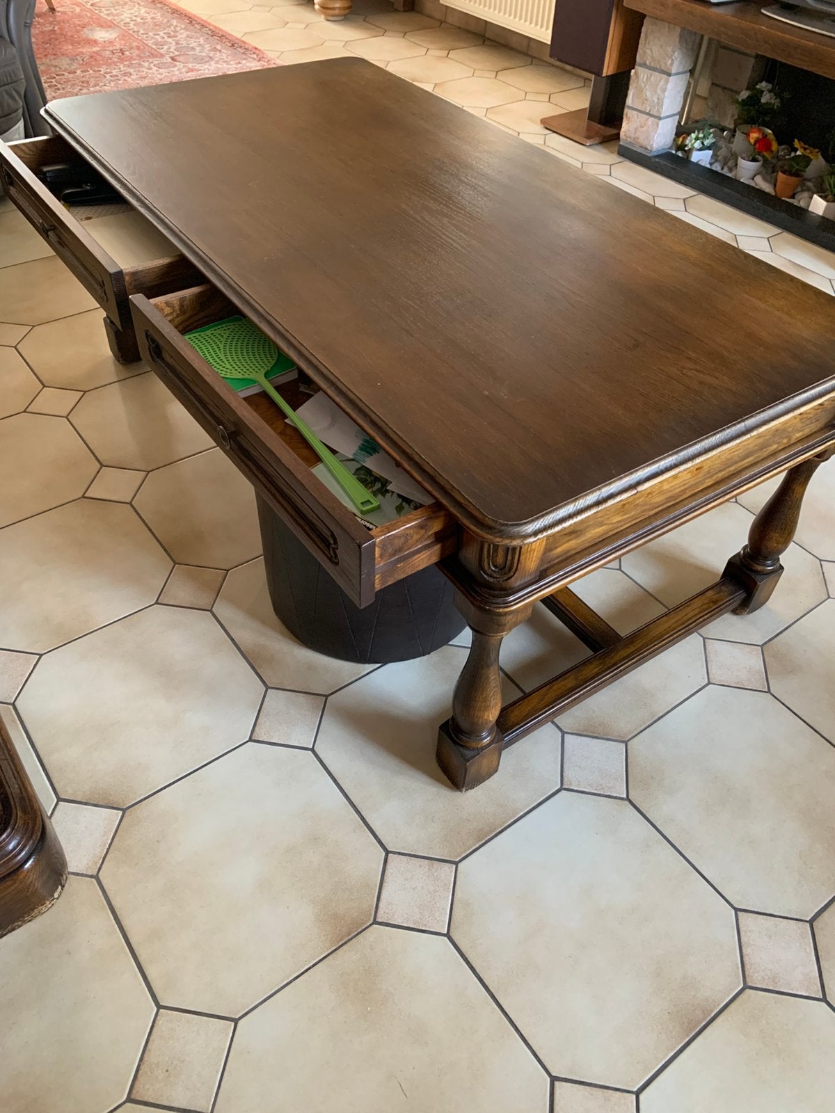 Salontafel Donkere Eik Met 2 Schuiven 1.40 op 73, Ophalen