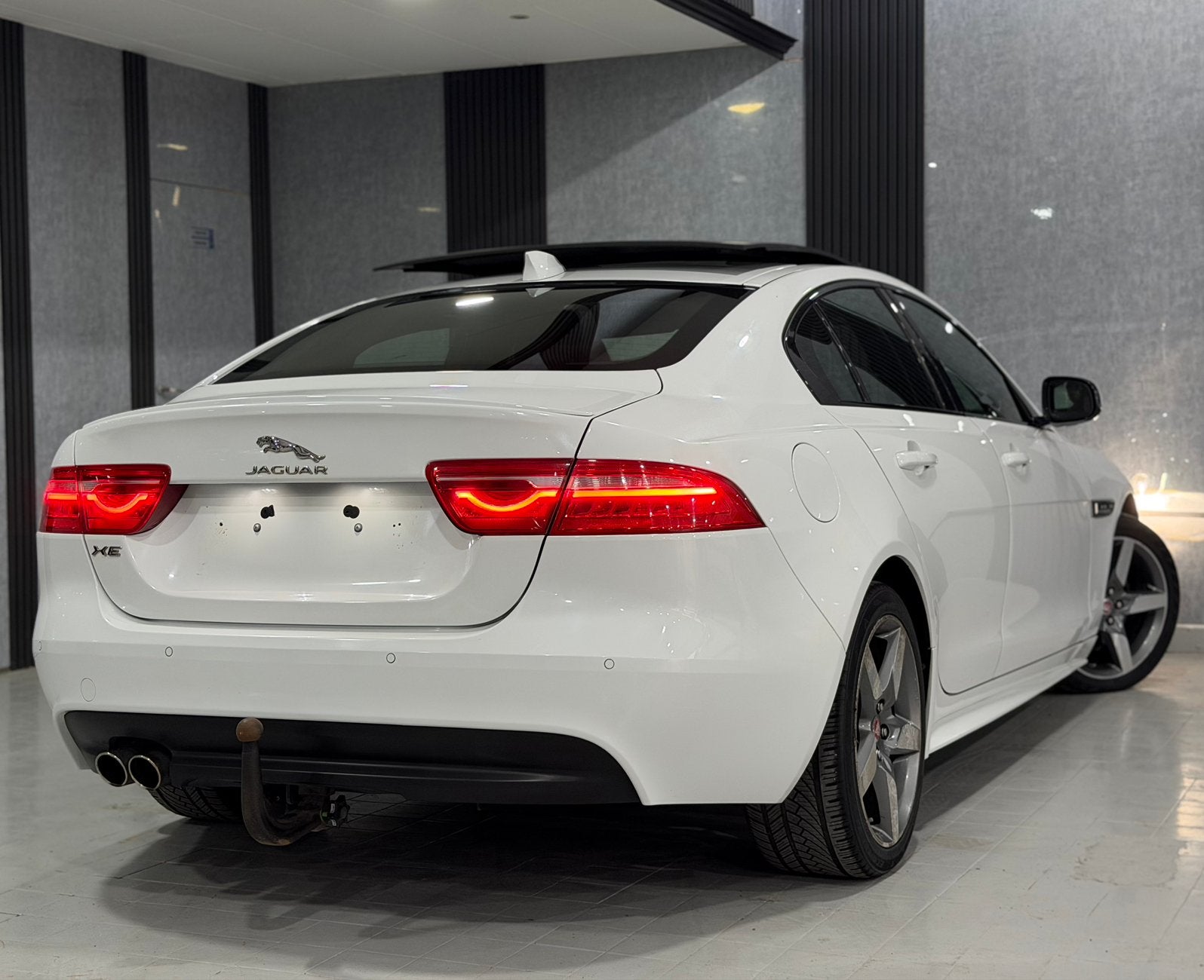 JAGUAR XE R-SPORT – TOIT PANORAMIQUE  BOÎTE AUTO, Cuir, Achat, Euro 6, Entreprise