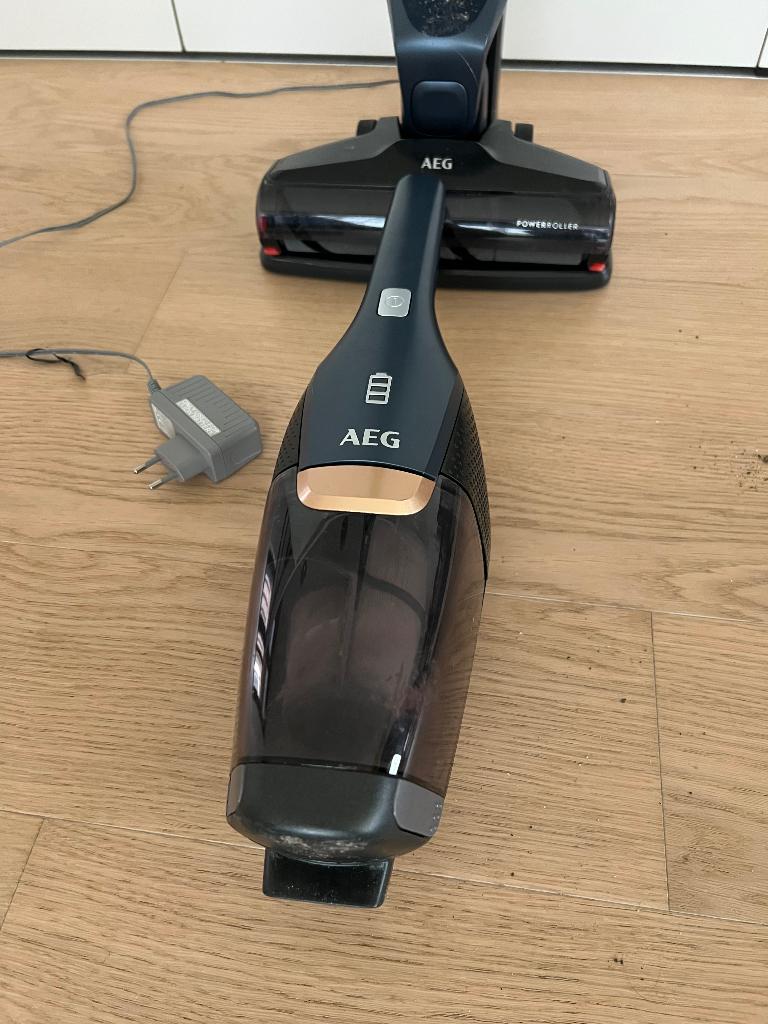 Stofzuiger en kruimeldief AEG, Elektronische apparatuur, Stofzuigers, Ophalen, Zo goed als nieuw