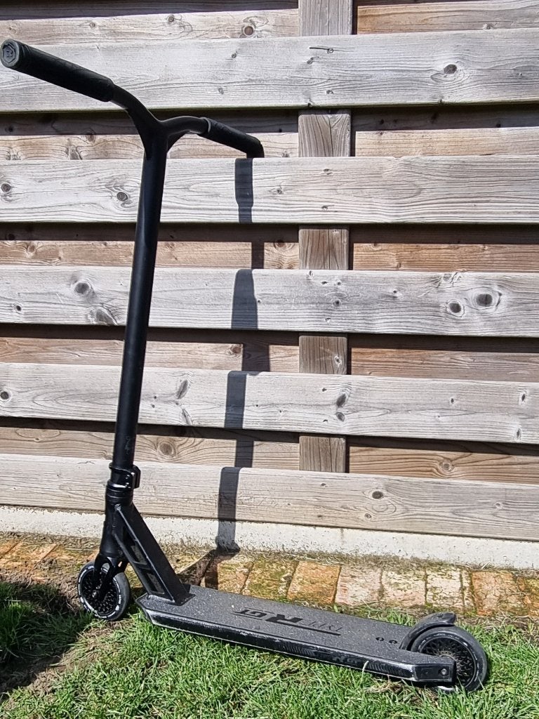 Zwarte Root Industries Type R GT Stuntstep, Vélos & Vélomoteurs, Trottinettes, Utilisé, Step simple, Enlèvement