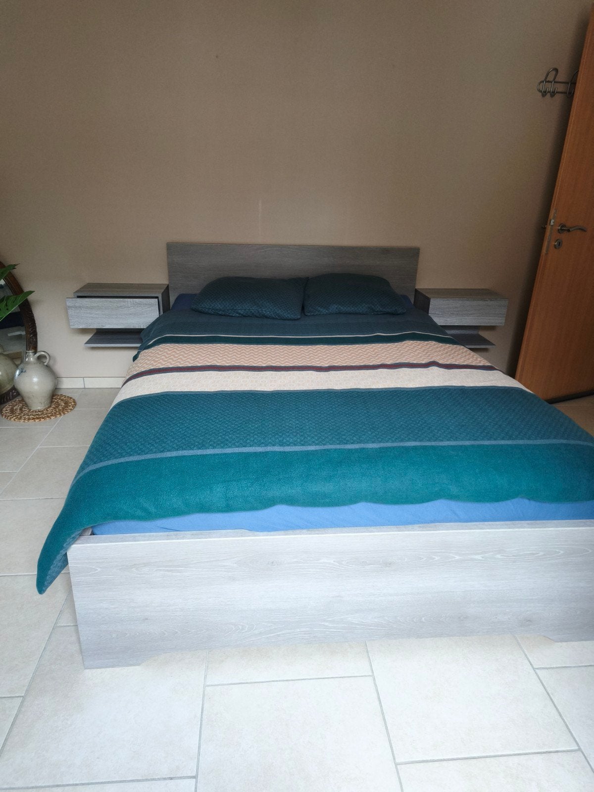 lit , tables de chevet et meuble, Huis en Inrichting, Kasten | Schoenenrekken, Ophalen, Nieuw