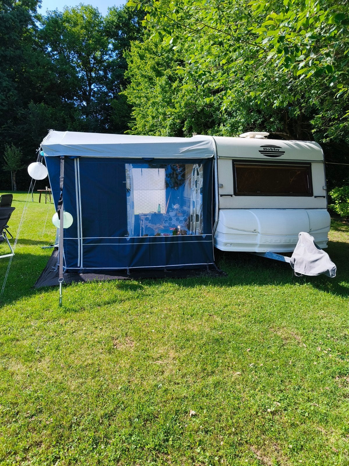 vinted hobby de luxe 330 MTM 750kg, Voortentlamp, Hobby, Omvormbare zithoek, Treinzit