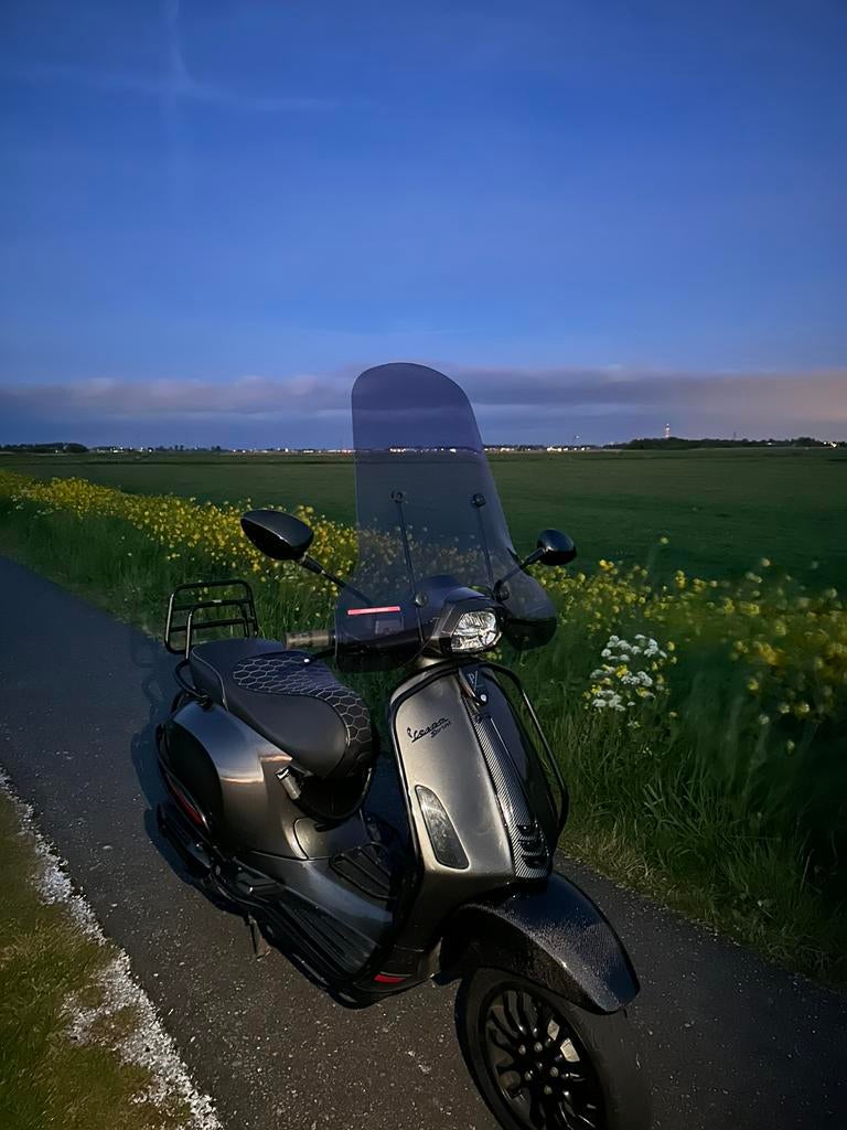 Vespa sprint 2020/ A klasse / full option/ black, Ophalen, Zo goed als nieuw