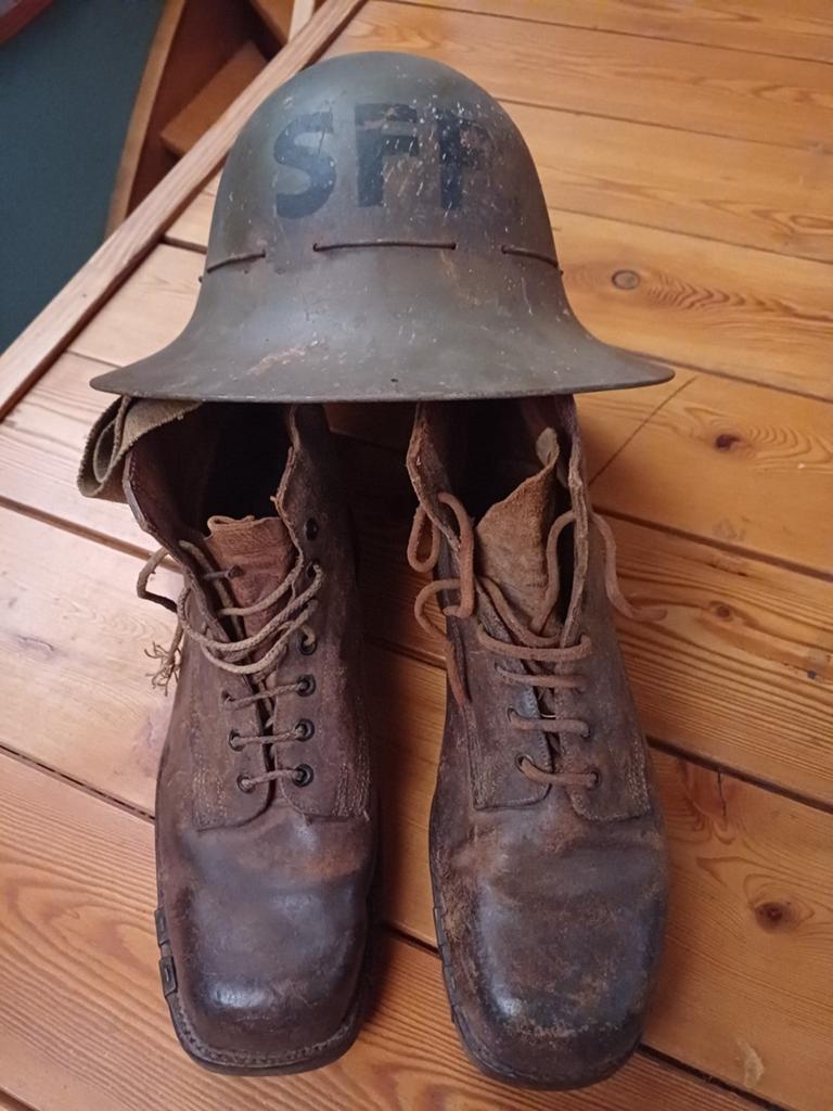 Zuckerman helm en british boots, Ophalen, Landmacht, Kleding of Schoenen
