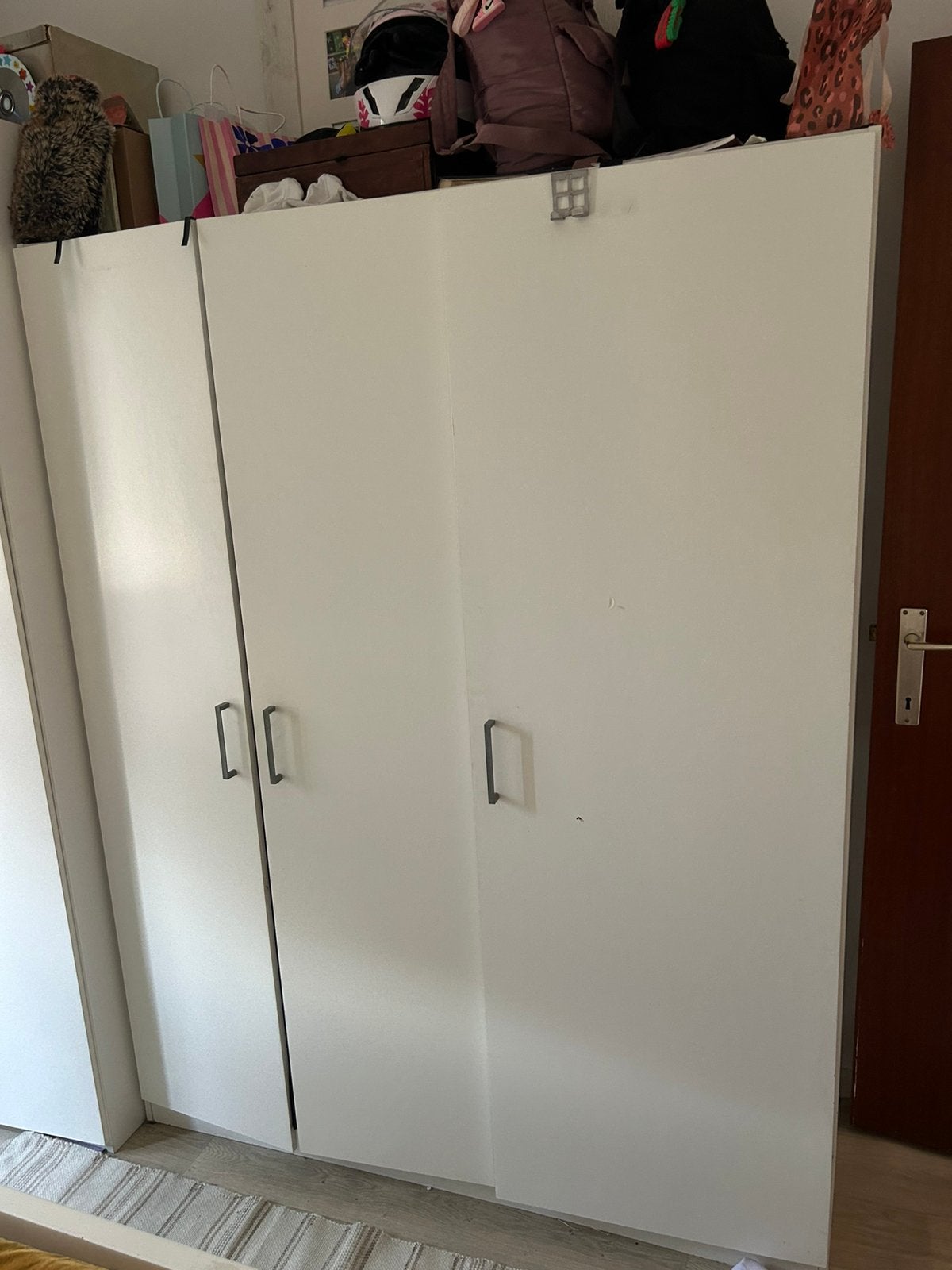 Armoire ikea 1m40, Maison & Meubles, Armoires | Armoires à porte coulissante & Armoires à archives, 100 à 150 cm, Autres matériaux