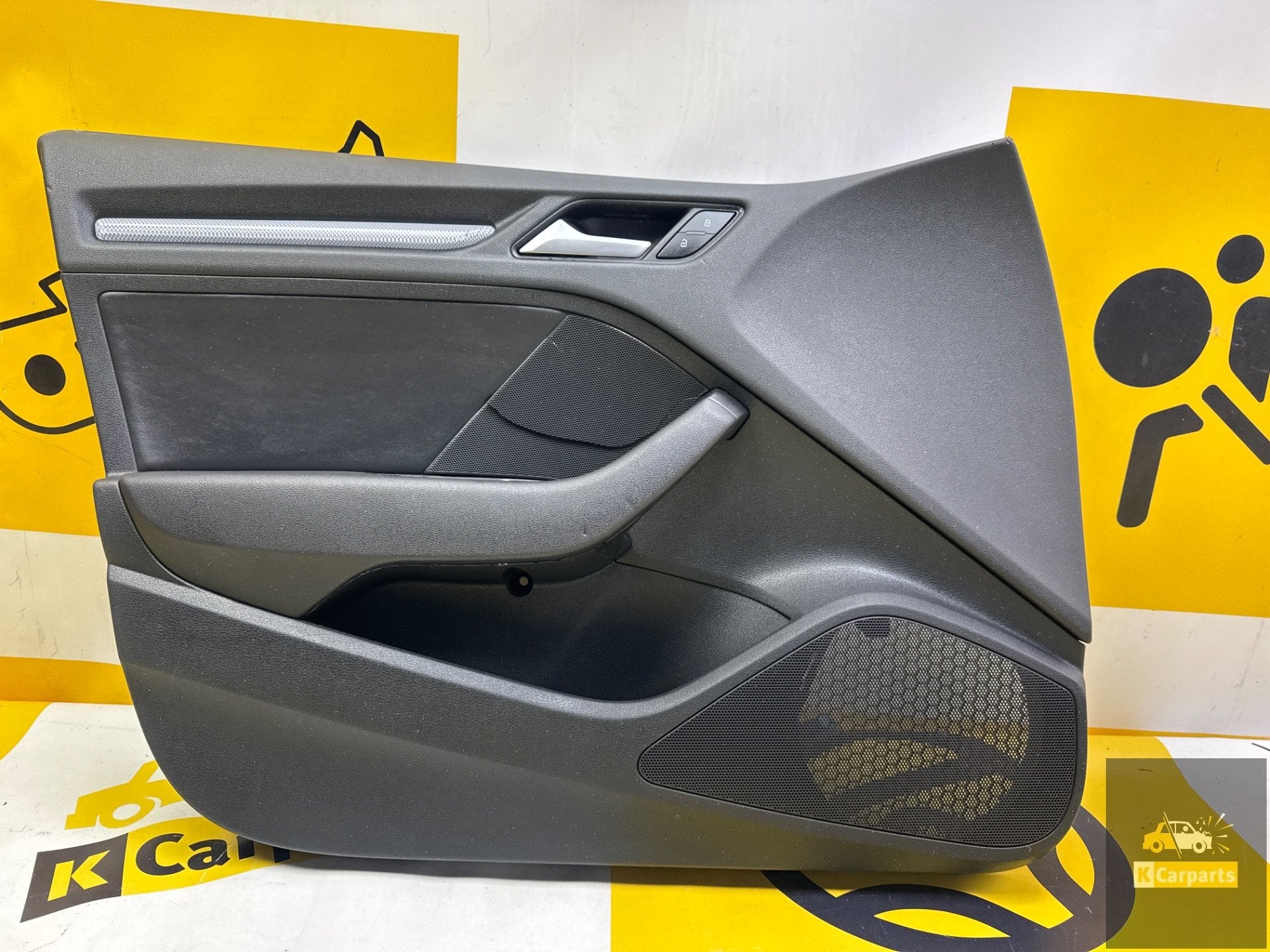 Deur bekleding AUDI A3 S3 RS3 Links voor portier 8V4867105, Auto-onderdelen, Gebruikt, AUDI AG, Auto-Union-Strasse 1
85045  Ingolstadt, DE