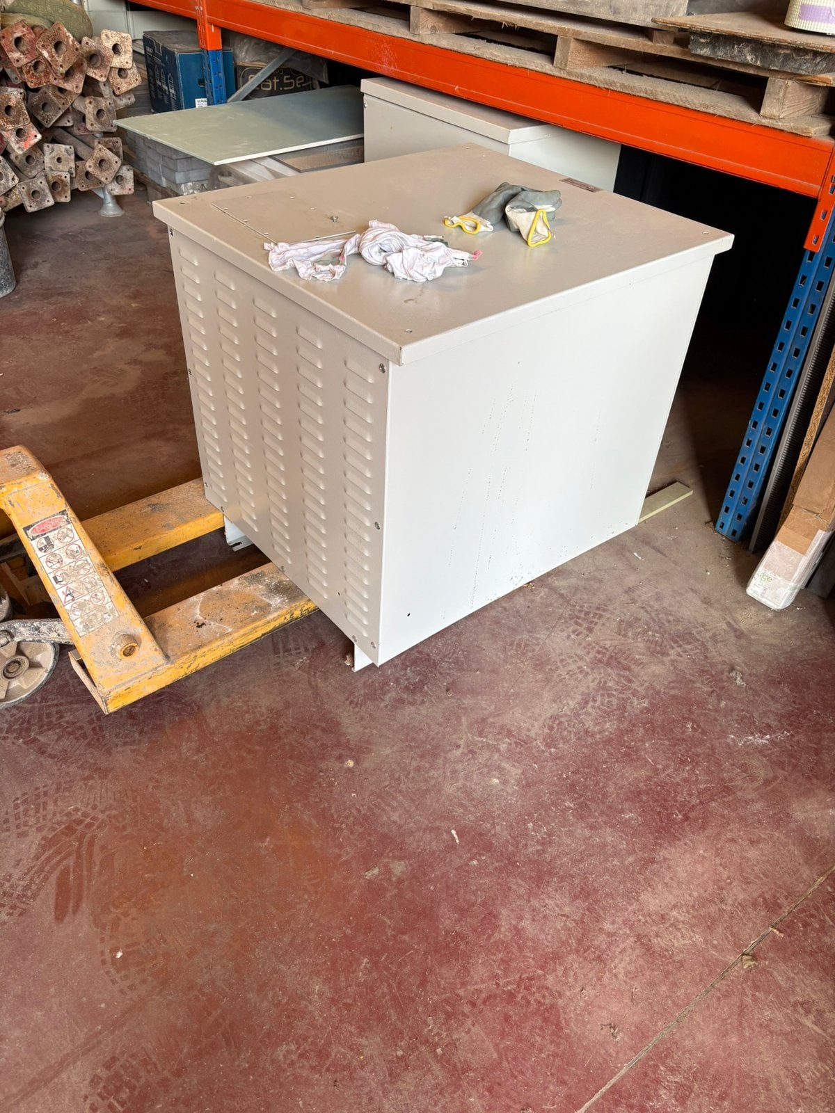 Tranformateur electrique triphasé, Bricolage & Construction, Électricité & Câbles, Comme neuf, Enlèvement ou Envoi
