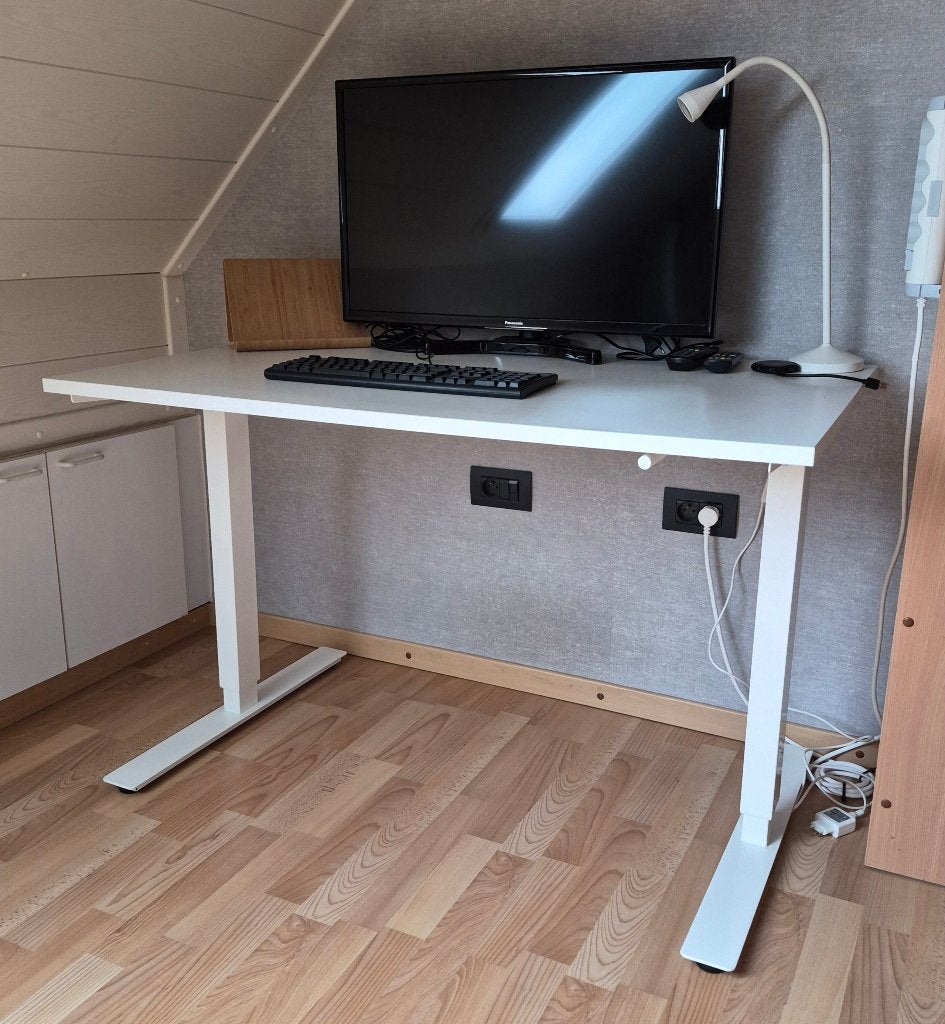 In hoogte verstelbare Bureau, Huis en Inrichting, Ophalen, Gebruikt, 120 cm, Spaanplaat of MDF