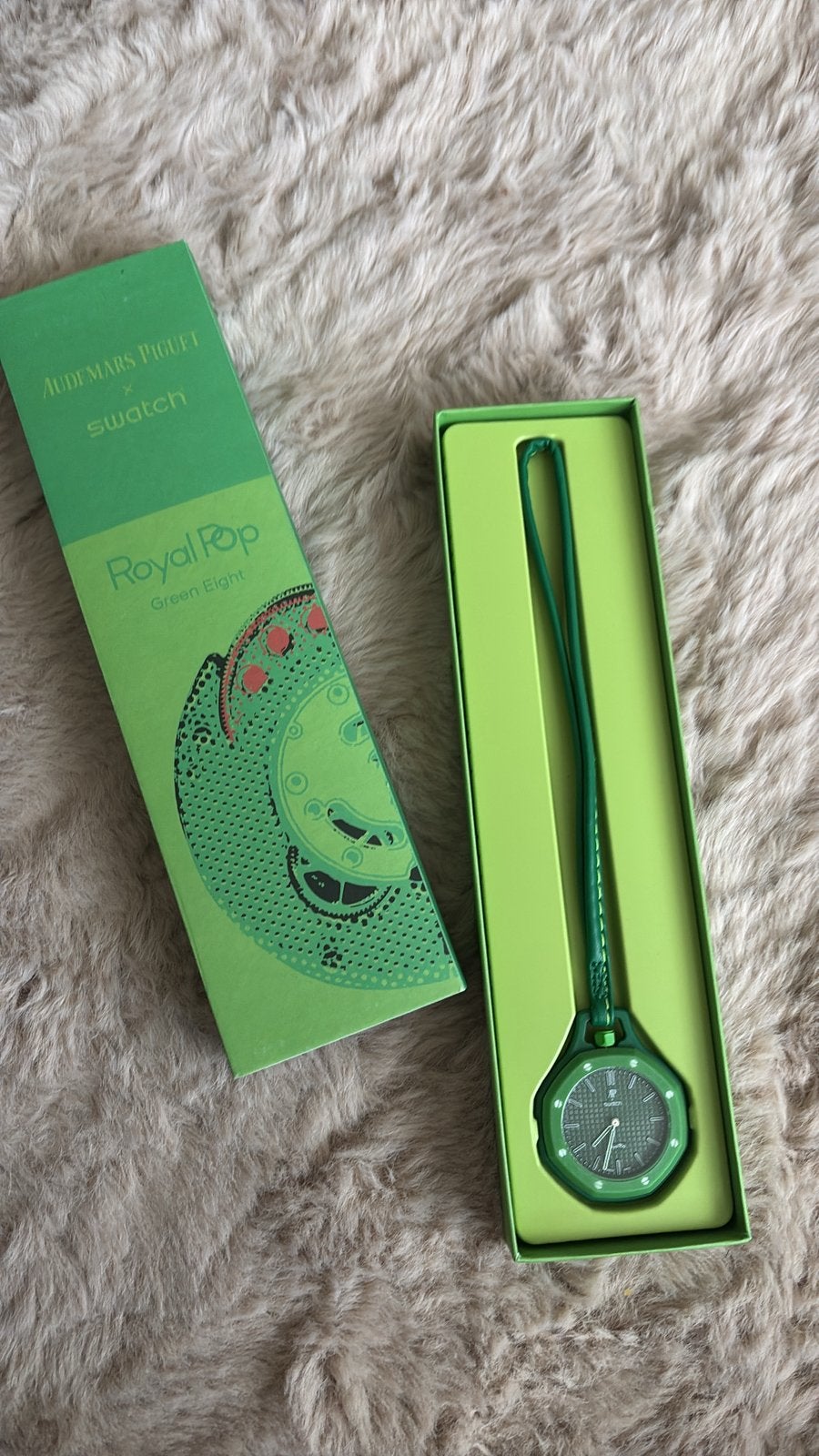 Swatch RoyalPop Green Eight — Audrey Miers Piquet, Bijoux, Sacs & Beauté, Montres | Hommes, Enlèvement ou Envoi, Neuf, Montre-bracelet