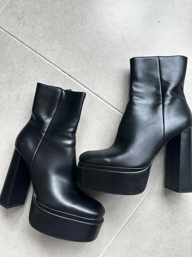 De 'Zara'-schoenen, Enlèvement ou Envoi, Comme neuf, Bottes hautes, Noir