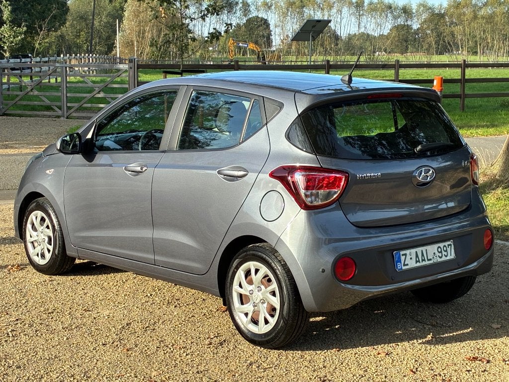 Hyundai I10 in een perfecte staat., Autos, Argent ou Gris, Achat, 50 kW, Euro 6