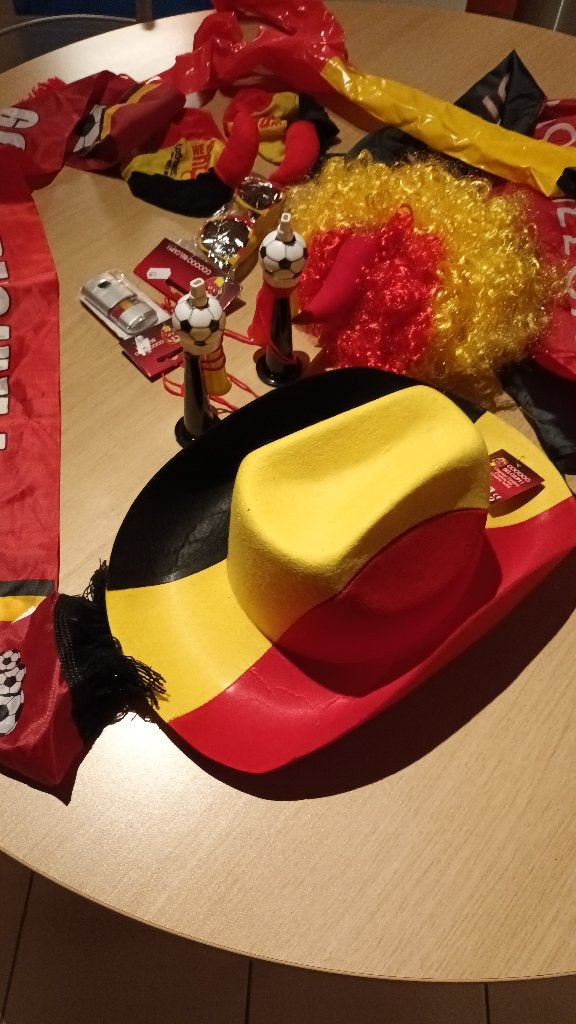 Chapeau et articles " drapeau Belge", Enlèvement ou Envoi, Comme neuf, Fanion ou Écharpe